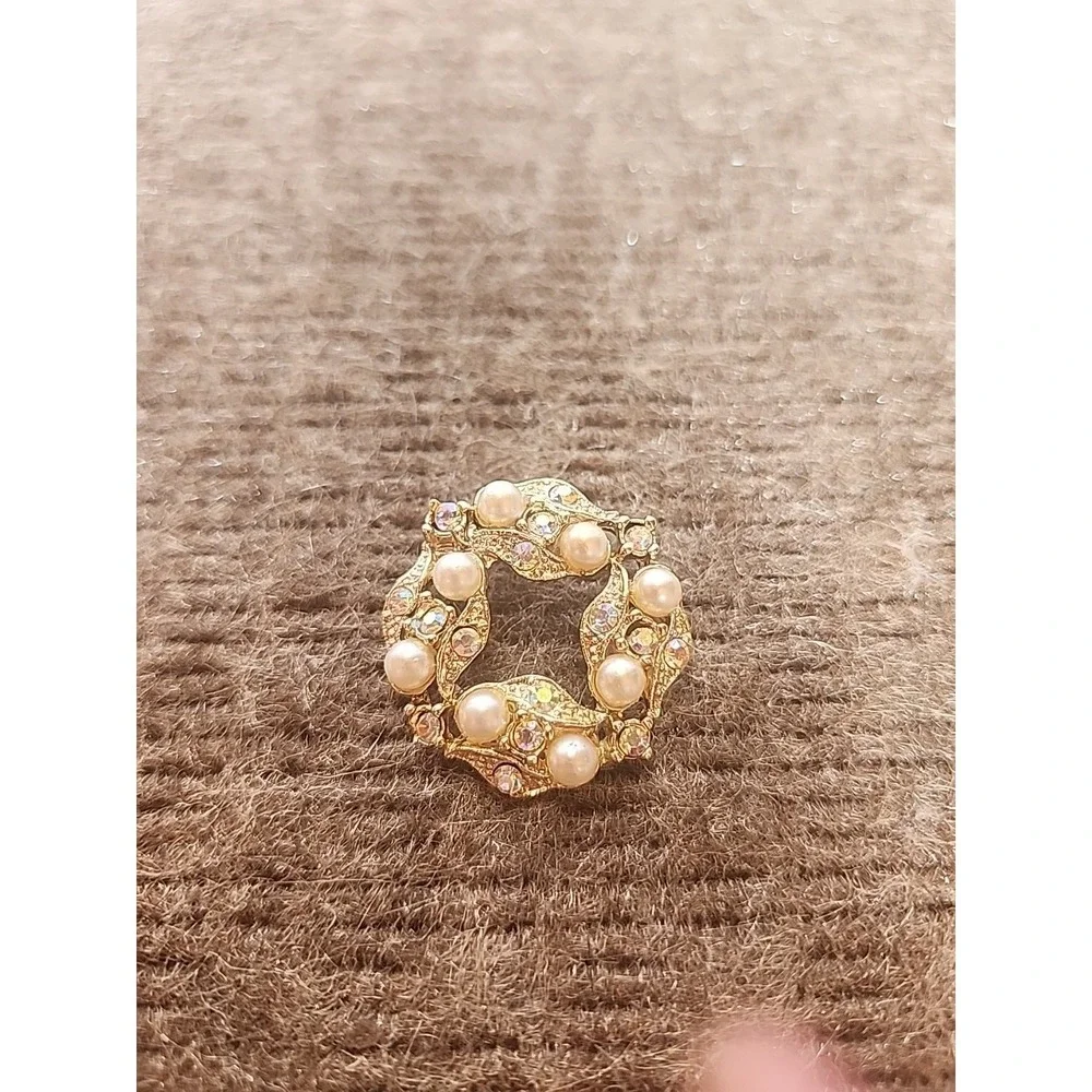 Vintage Gold Tone‎ Wreath Brooch Imitation Pearls & Crystal Rhinestones
